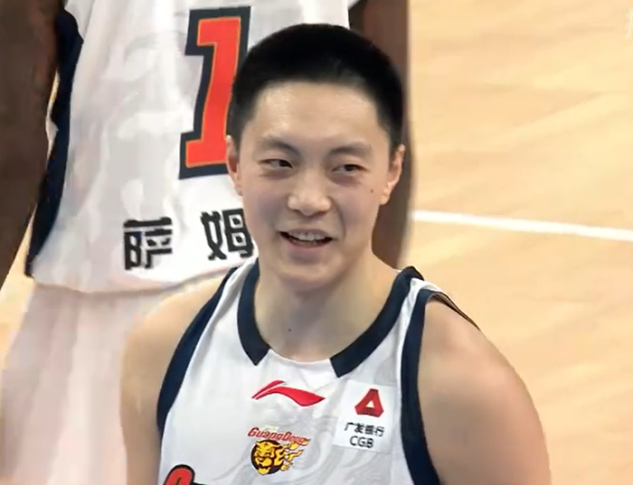 真人百家乐游戏-胡明轩做出1个重要的决定，球迷很开心！|广东队|广东男篮|山东男篮|青岛队|球票_新浪体育_新浪新闻